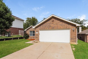 8105 Colbi Ln in Fort Worth, TX - Foto de edificio - Building Photo