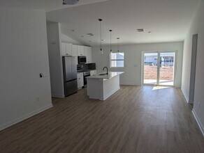 1423 NE 12th Pl in Cape Coral, FL - Building Photo - Building Photo