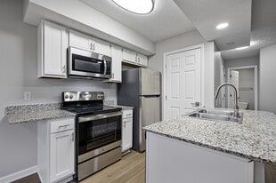 Residences on Carr Hill in Columbus, IN - Building Photo