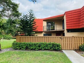 8195 Severn Dr, Unit D in Boca Raton, FL - Foto de edificio - Building Photo