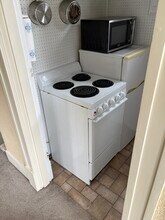 311 N Grand St, Unit Studio one in Marshall, MI - Building Photo - Building Photo