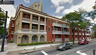 450 W Princess Anne Rd, Unit Colonnades Unit 304 in Norfolk, VA - Building Photo