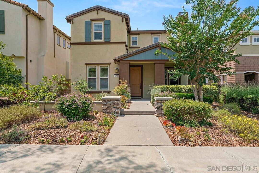 13582 Hyacinth Hills Way in San Diego, CA - Building Photo