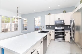 14711 SW 5th St-Unit -1-47 in Pembroke Pines, FL - Building Photo - Building Photo