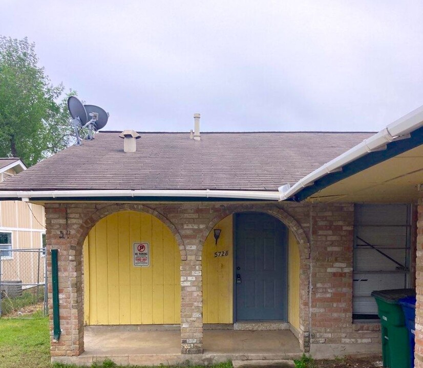5730 Alnwick St in San Antonio, TX - Building Photo