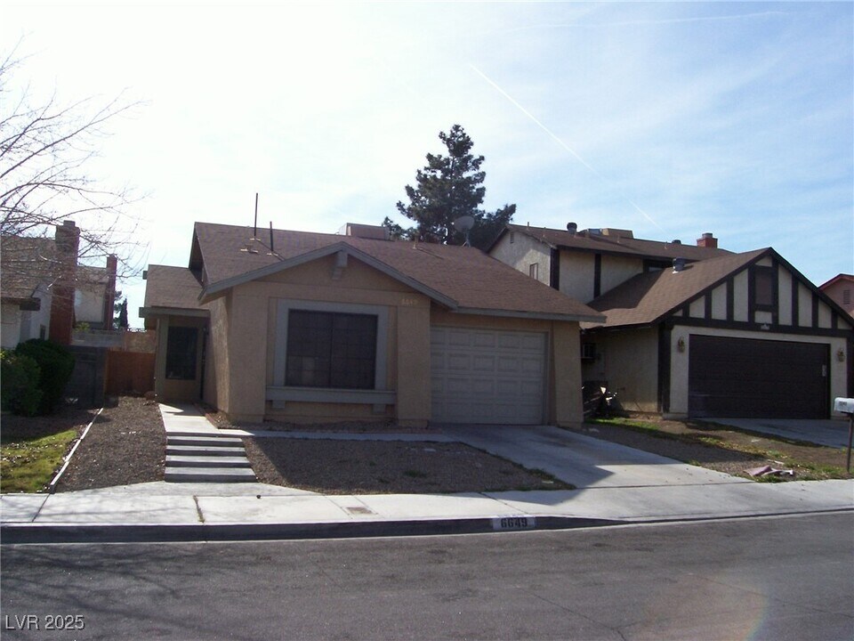 6649 Fredonia Dr in Las Vegas, NV - Building Photo