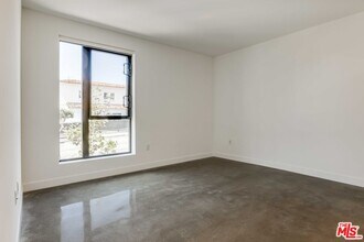 1250 N Fairfax Ave in West Hollywood, CA - Foto de edificio - Building Photo