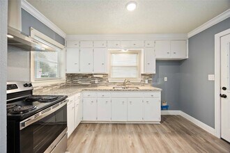 6523 Cherrydale Dr in Houston, TX - Building Photo - Building Photo