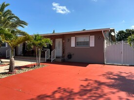 1907 SW 99th Ter in Miramar, FL - Building Photo