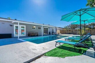 7001 Coolidge St in Hollywood, FL - Building Photo - Building Photo