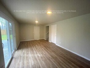 13712 SE 170th St in Renton, WA - Foto de edificio - Building Photo