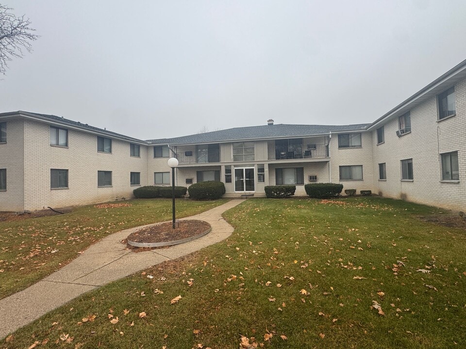 3830 S 84th St in Milwaukee, WI - Building Photo