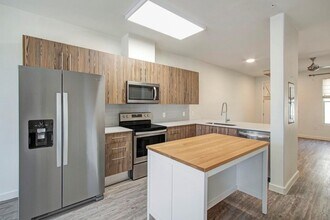 7805 Cooper Ln in Austin, TX - Building Photo - Building Photo