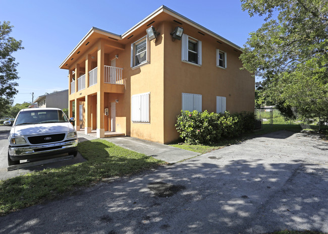 14140 NE 2nd Ct in Miami, FL - Building Photo - Building Photo