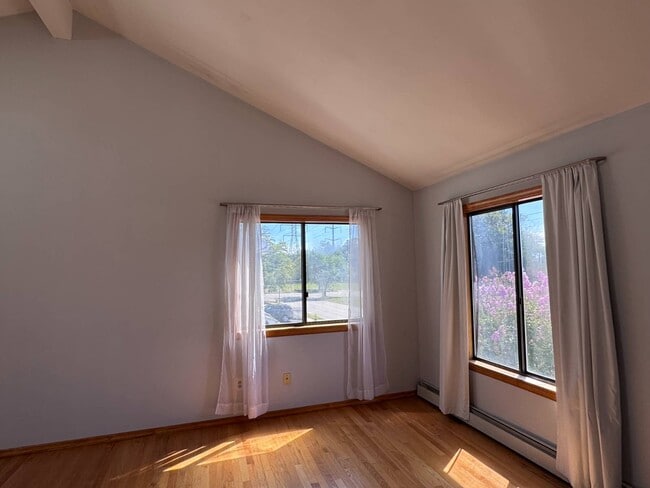 property at 6 Albergo Ct