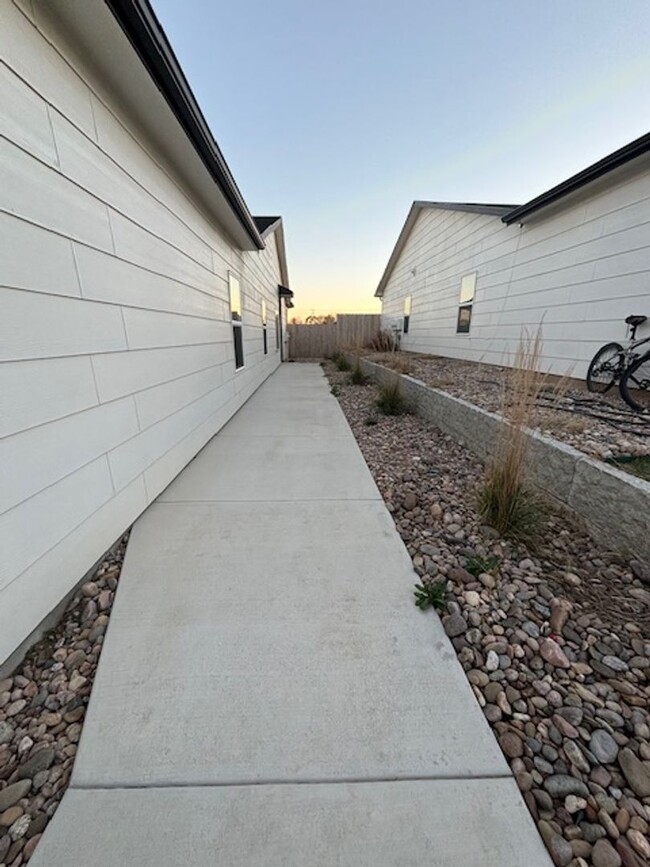 1741-1743 S Hickory Creek Ct in Wichita, KS - Foto de edificio - Building Photo