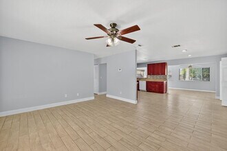 2231 SE Shelter Dr in Port St. Lucie, FL - Foto de edificio - Building Photo