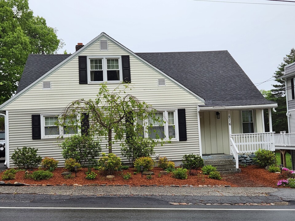 216 5th St, Unit 1B in Leominster, MA - Building Photo