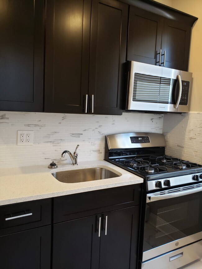 836 Jackson Ave Apartments and Nearby Linden Apartments For Rent