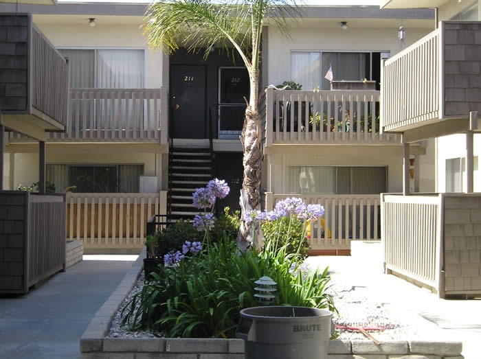 23105 Madison Avenue Apartments in Torrance, CA - Foto de edificio