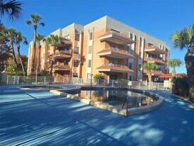 17600 NW 68th Ave in Hialeah, FL - Building Photo