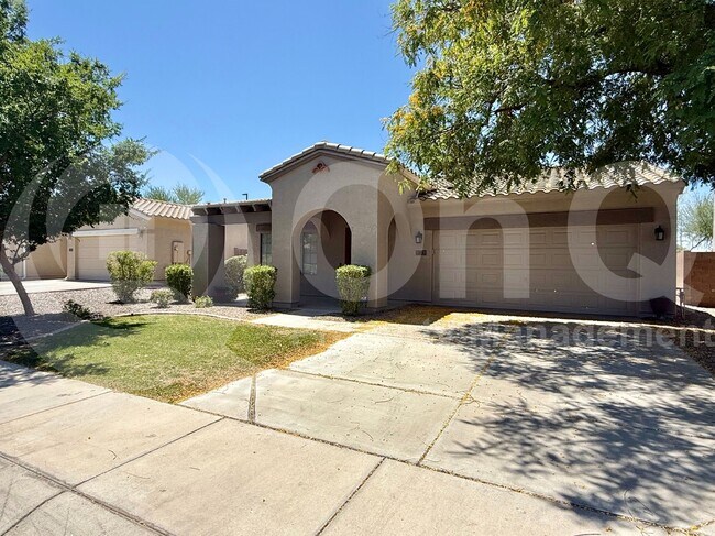 995 E Blue Spruce Ln in Gilbert, AZ - Building Photo - Building Photo
