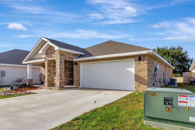 4632 Honor Guard Wy in Crestview, FL - Building Photo - Building Photo
