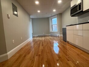 304 Newbury St, Unit 304-2 in Boston, MA - Building Photo - Building Photo