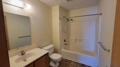 1043 13th St N in Benson, MN - Building Photo - Building Photo