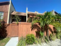 7124 SW 114th Pl in Miami, FL - Foto de edificio - Building Photo