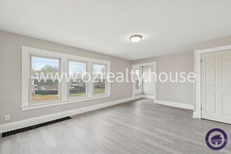 3241 Cherry St in Toledo, OH - Building Photo - Building Photo