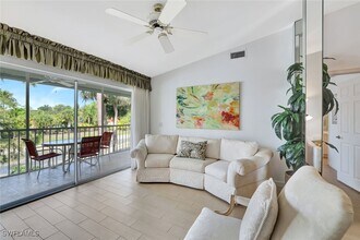 2420 Hidden Lake Dr in Naples, FL - Building Photo - Building Photo