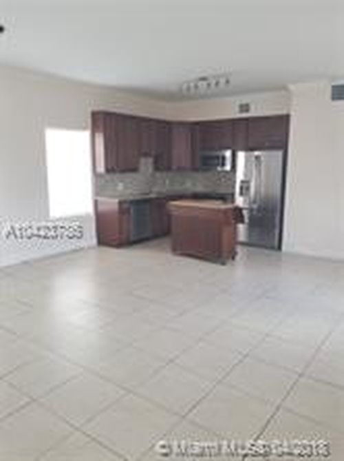 1695 SW 11th St-Unit -Unit103 in Miami, FL - Foto de edificio - Building Photo