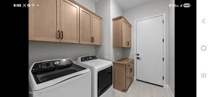 19321 W Luke Ave in Litchfield Park, AZ - Foto de edificio - Building Photo