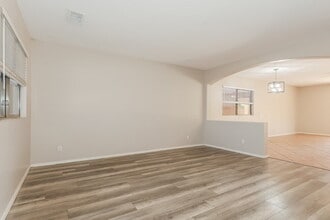 11217 W Berkeley Rd in Avondale, AZ - Foto de edificio - Building Photo