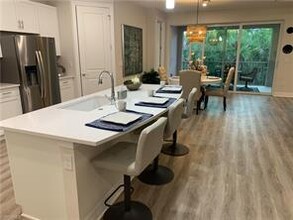 208 Indies Dr E-Unit -202 in Naples, FL - Building Photo - Building Photo