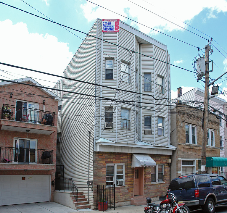 2509 Central Ave in Union City, NJ - Building Photo