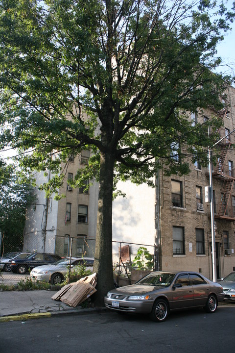 2024 Davidson Ave in Bronx, NY - Building Photo