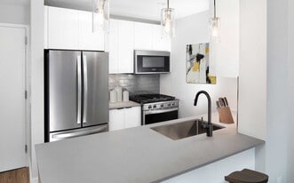 Avalon Riverview in Long Island City, NY - Building Photo