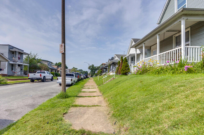 4631 Newport Ave in St. Louis, MO - Foto de edificio - Building Photo