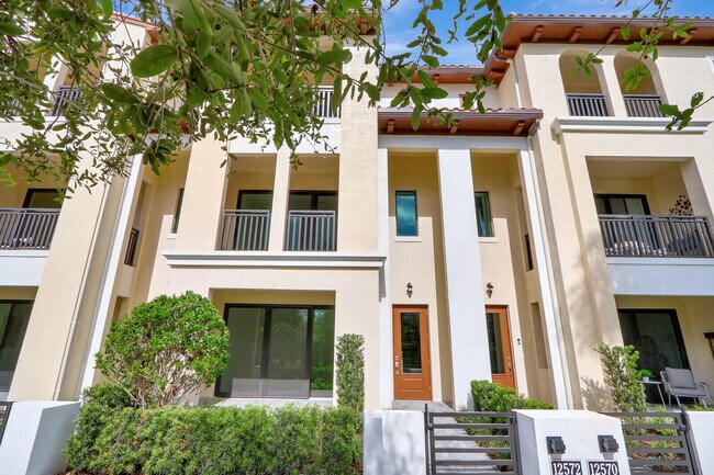 12572 Gross Pointe Dr in Palm Beach Gardens, FL - Building Photo - Building Photo