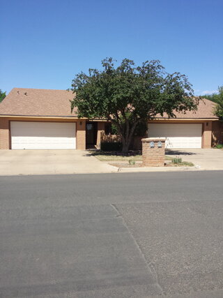 8304 Albany Ave in Lubbock, TX - Foto de edificio