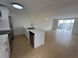 2930 Point E Dr in Aventura, FL - Building Photo