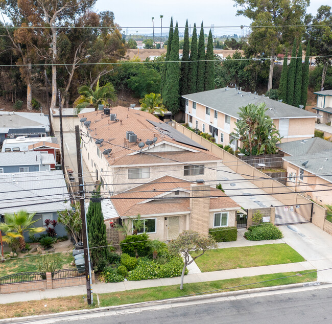 9242 Park St in Bellflower, CA - Building Photo - Building Photo