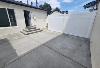 13542 Hamlin St in Los Angeles, CA - Building Photo - Building Photo