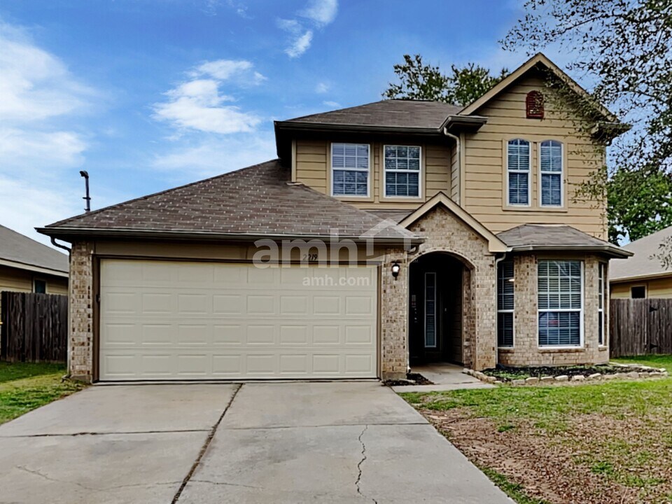 2219 Shady Pine Dr in Conroe, TX - Foto de edificio