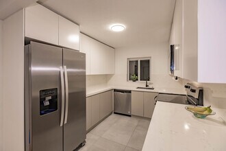 1105 NE 133rd St in North Miami, FL - Building Photo - Building Photo