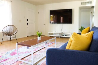 3807 E Weldon Ave in Phoenix, AZ - Foto de edificio - Building Photo