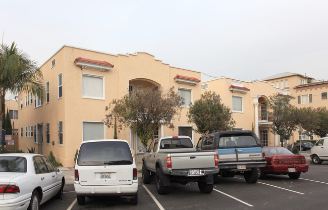 1161 E 1st St in Long Beach, CA - Foto de edificio - Building Photo