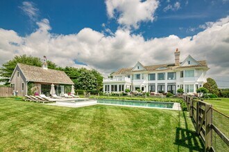 856 Head of Pond Rd in Water Mill, NY - Building Photo - Building Photo